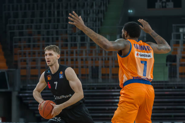 在利用其出 在利用其出